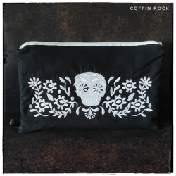 Pochette brodée calavera