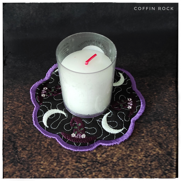 petit tapis cosy lunes phosphos :  pour bougie !