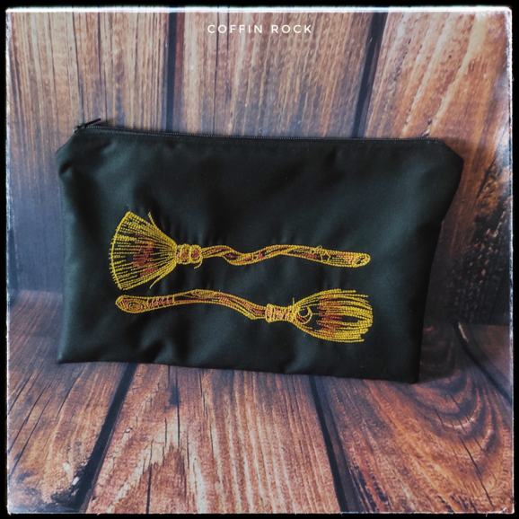 Pochette 2 balais de sorcière