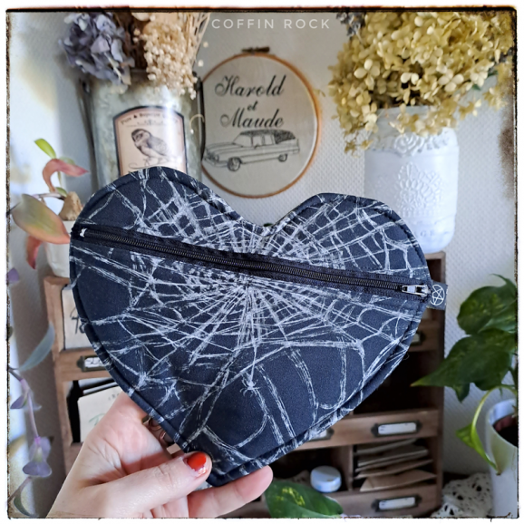 spiderweb love - pouch