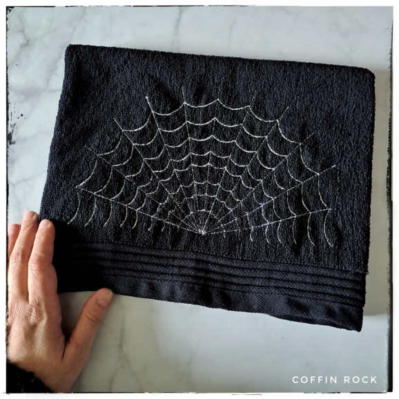 Serviette brodée toile d'araignée