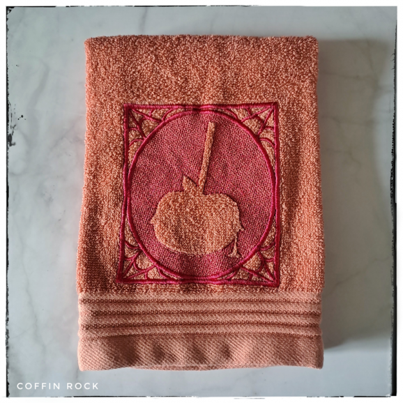 Serviette brodée pomme caramélisée