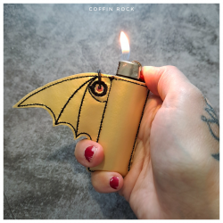 étui à briquet - bat - doré