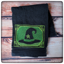Serviette brodée chapeau de sorcière