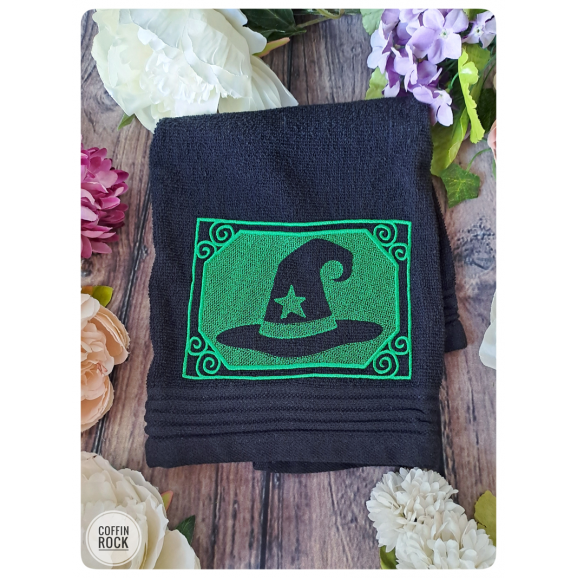 Serviette brodée chapeau de sorcière