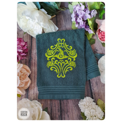 Serviette brodée chapeau de sorcière