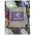 Serviette brodée chapeau de sorcière