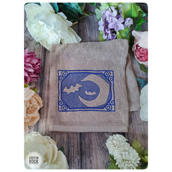 lune hantée - Serviette brodée