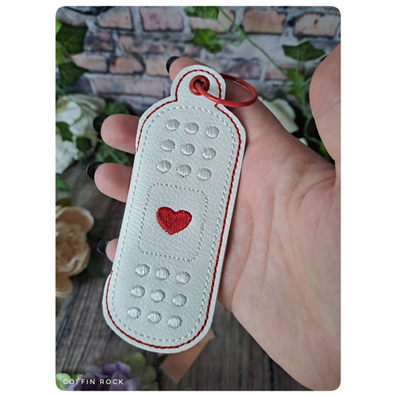 coeur rouge - pochette à pansements cute