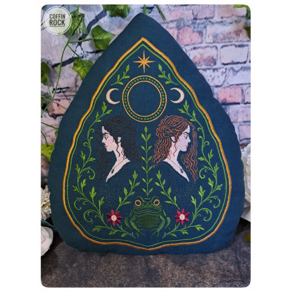 Owen's Sisters folk - coussin brodé