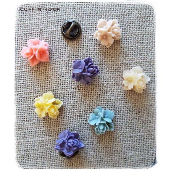 trio of flowers pins